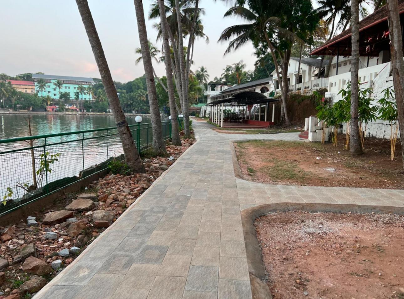 Jaladarshini Lakeside Gardens Bed and Breakfast Kollam Εξωτερικό φωτογραφία